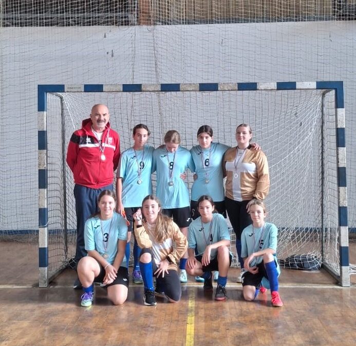 Još jedan sjajan nastup u nizu: učenice na 2. mjestu u gradskom futsalu